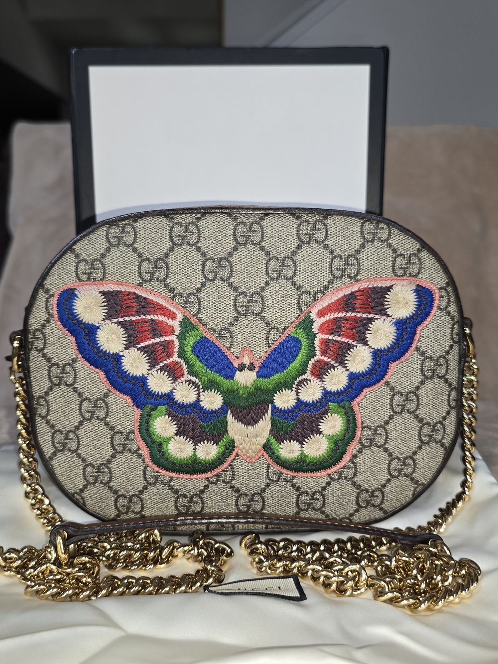 Gucci GG Supreme Canvas Butterfly Embroidered Chain Bag (Japan Exclusive)